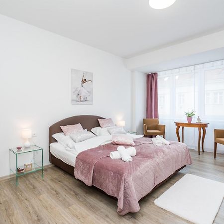 Апартаменти Perla Hradce 302 Градець-Кралове Екстер'єр фото