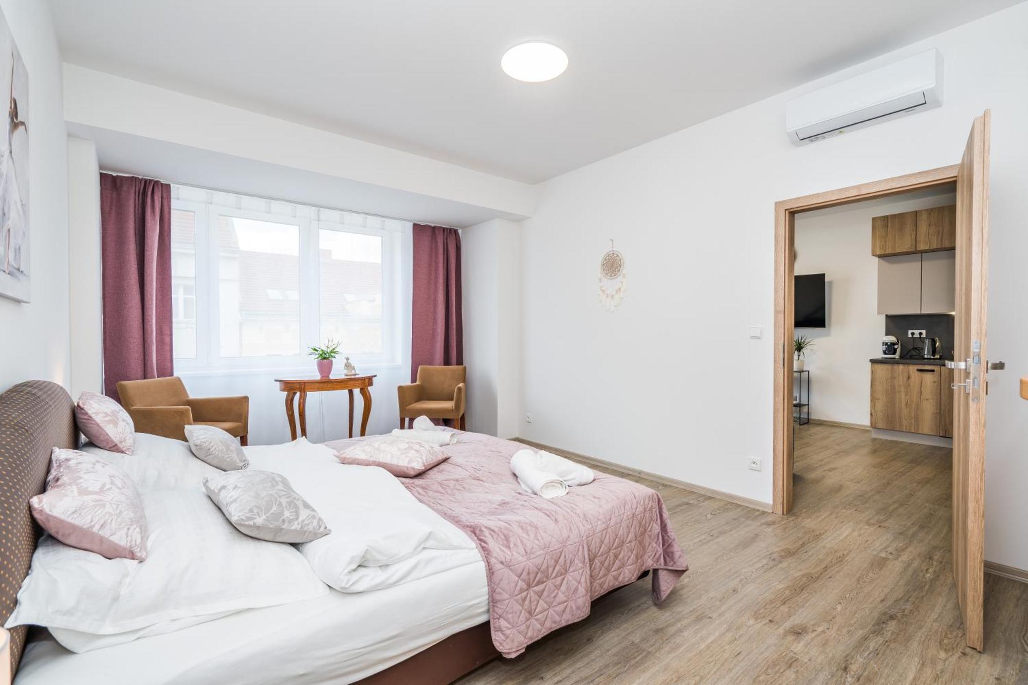 Апартаменти Perla Hradce 302 Градець-Кралове Екстер'єр фото